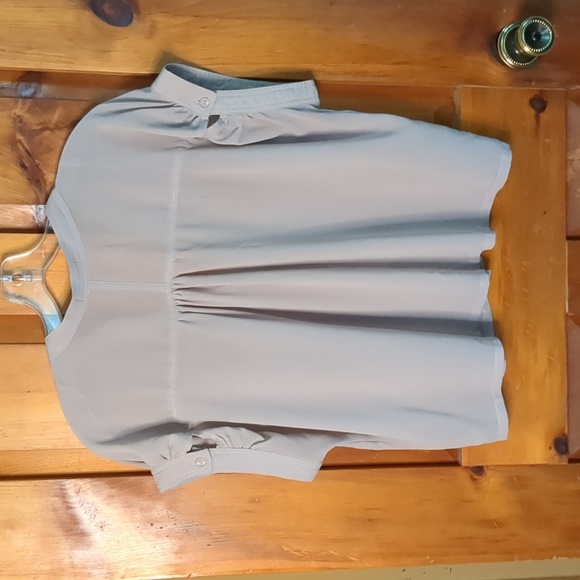 Costa Blanca* short sleeve chiffon crop top type blouse. - Picture 2 of 10